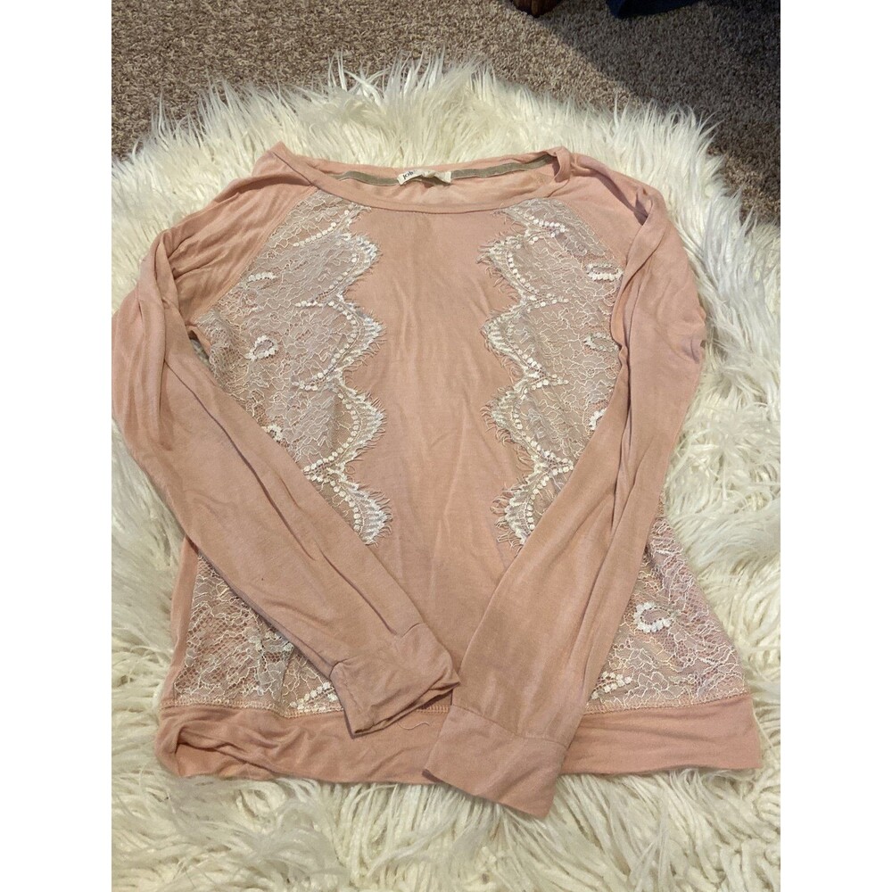 Medium Jolt Long Sleeve light pink lace tee